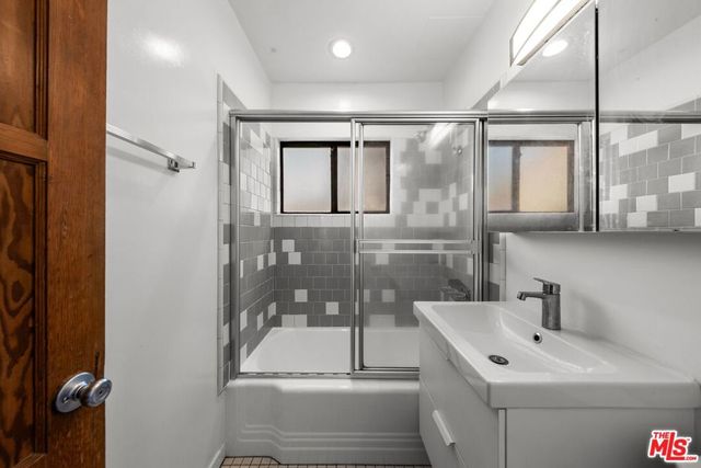 2010 Virginia Avenue B, Santa Monica, CA 90404