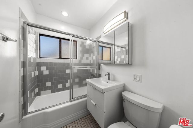 2010 Virginia Avenue B, Santa Monica, CA 90404