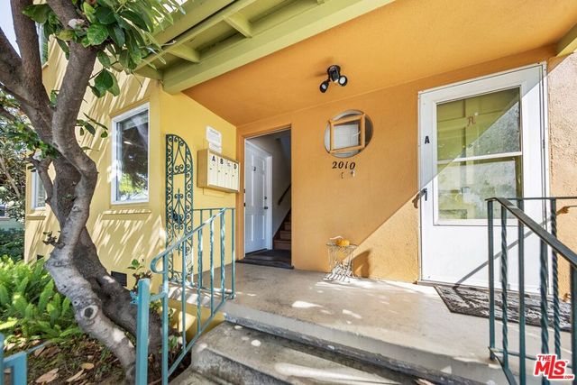 2010 Virginia Avenue B, Santa Monica, CA 90404