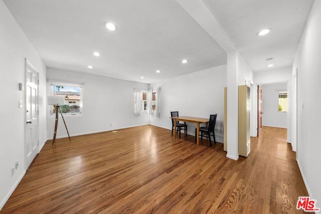 2010 Virginia Avenue B, Santa Monica, CA 90404