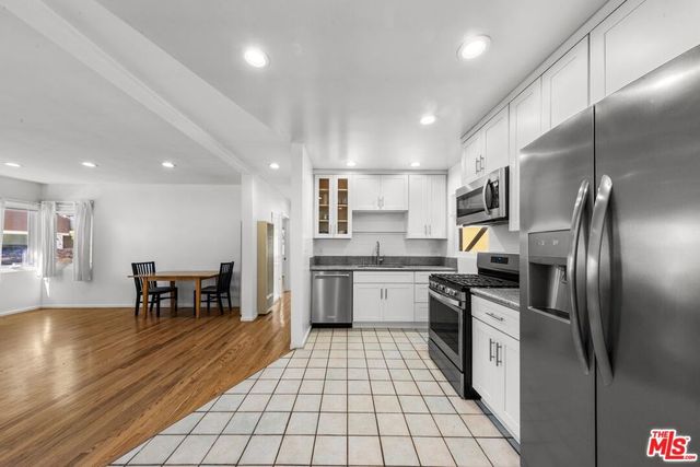 2010 Virginia Avenue B, Santa Monica, CA 90404