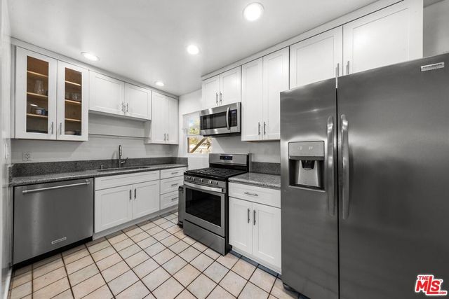 2010 Virginia Avenue B, Santa Monica, CA 90404