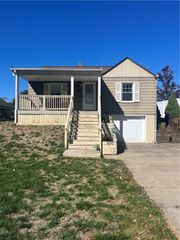 1676 2nd St, Beaver, PA 15009