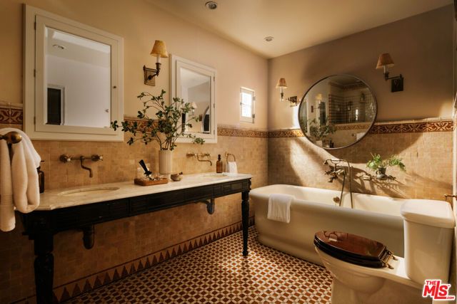 1437 Queens Road, Los Angeles, CA 90069