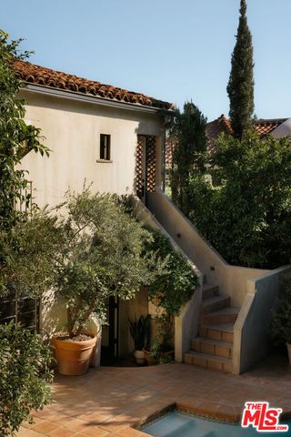 1437 Queens Road, Los Angeles, CA 90069