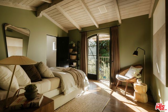 1437 Queens Road, Los Angeles, CA 90069