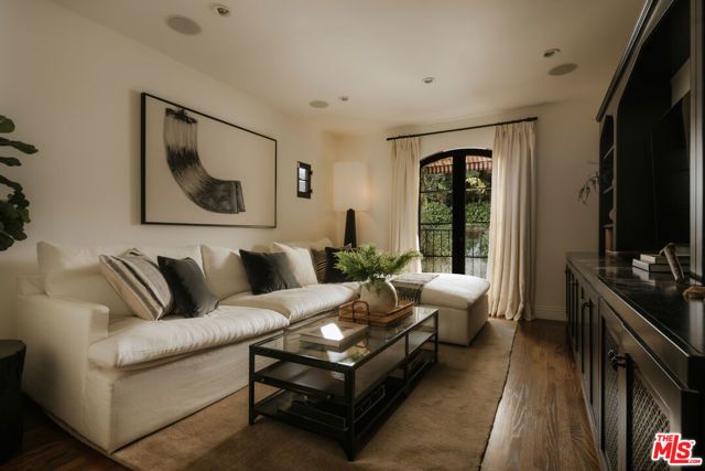 1437 Queens Road, Los Angeles, CA 90069