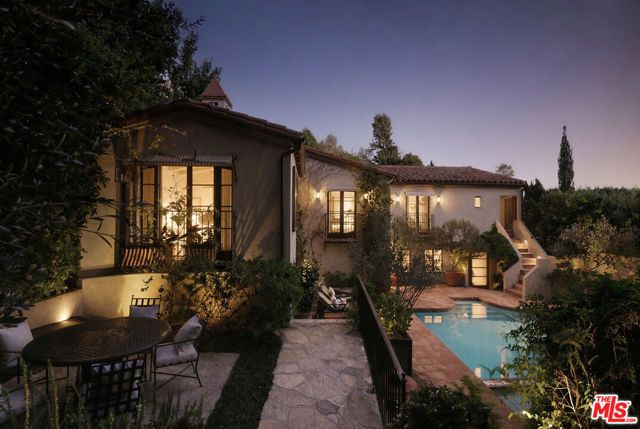 1437 Queens Road, Los Angeles, CA 90069