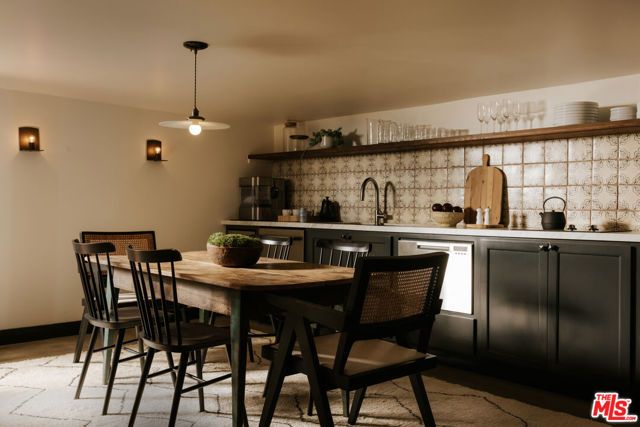 1437 Queens Road, Los Angeles, CA 90069