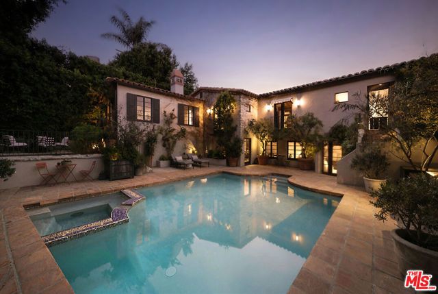 1437 Queens Road, Los Angeles, CA 90069