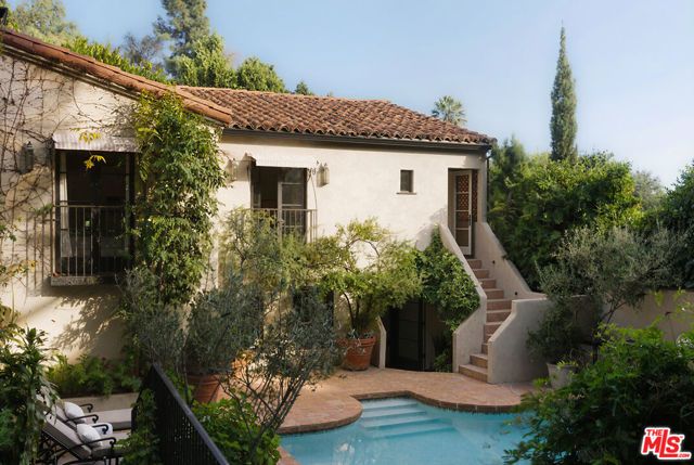 1437 Queens Road, Los Angeles, CA 90069