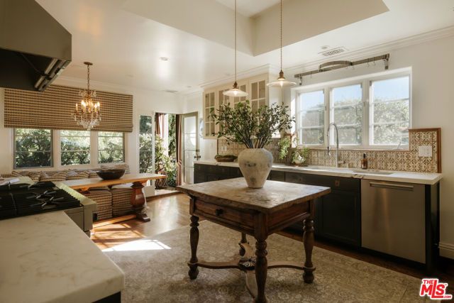 1437 Queens Road, Los Angeles, CA 90069