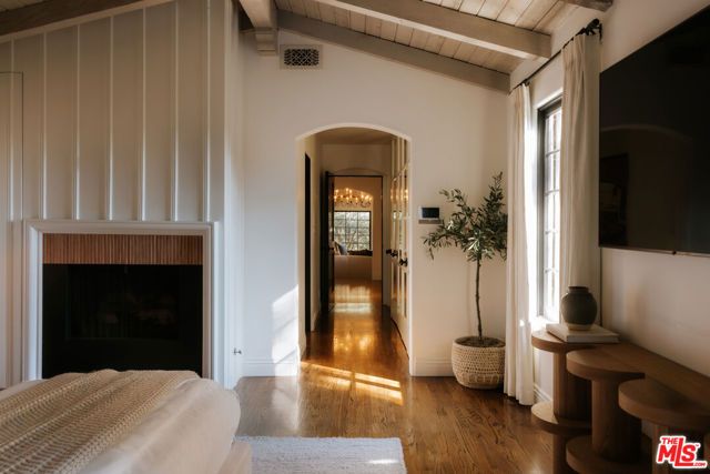 1437 Queens Road, Los Angeles, CA 90069