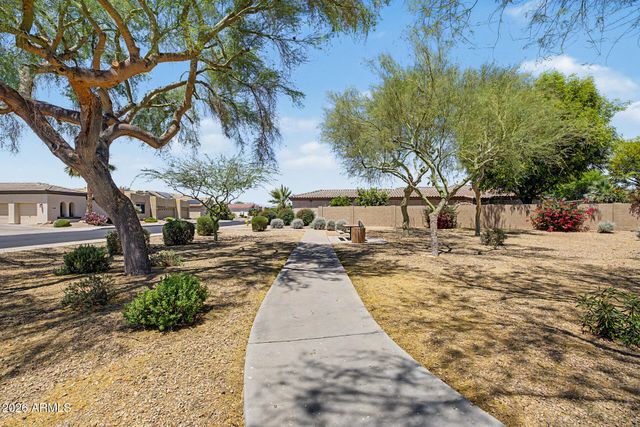 14619 W INDIANOLA Avenue, Goodyear, AZ 85395