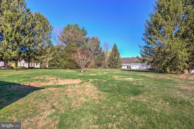 231 WARWICK RD, Elverson, PA 19520