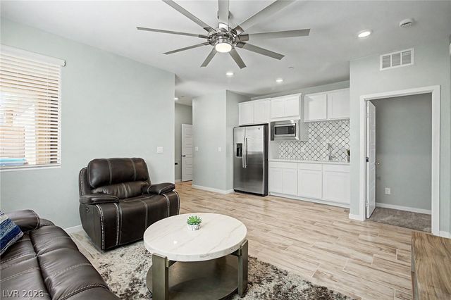 194 Viento Ridge Street, Henderson, NV 89012