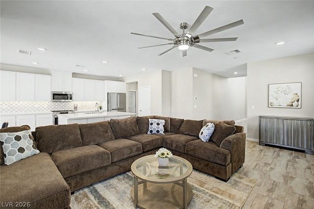 194 Viento Ridge Street, Henderson, NV 89012