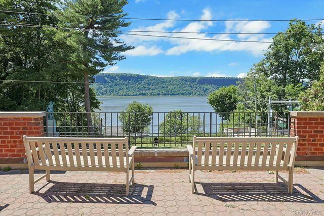 1 Hawley Terrace 2A, Yonkers, NY 10701