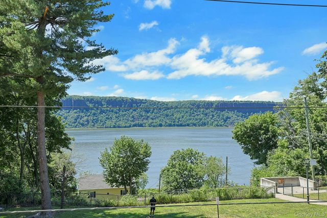 1 Hawley Terrace 2A, Yonkers, NY 10701