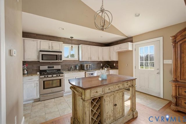 1151 Cartersville Rd, Cartersville, VA 23027