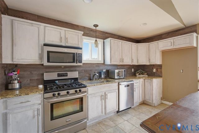 1151 Cartersville Rd, Cartersville, VA 23027