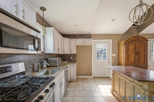 1151 Cartersville Rd, Cartersville, VA 23027