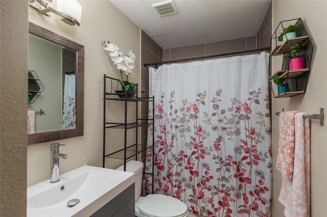 101 Spring Valley Circle, Azle, TX 76020