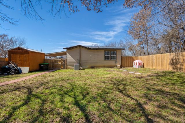 101 Spring Valley Circle, Azle, TX 76020