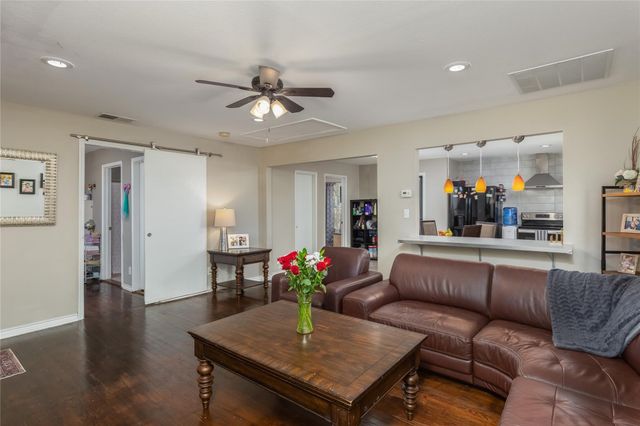 101 Spring Valley Circle, Azle, TX 76020