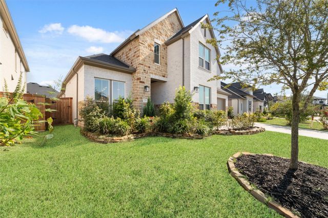 32018 Crested Knoll Court, Fulshear, TX 77441