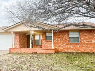 6033 SW Atterbury Dr, Lawton, OK 73505