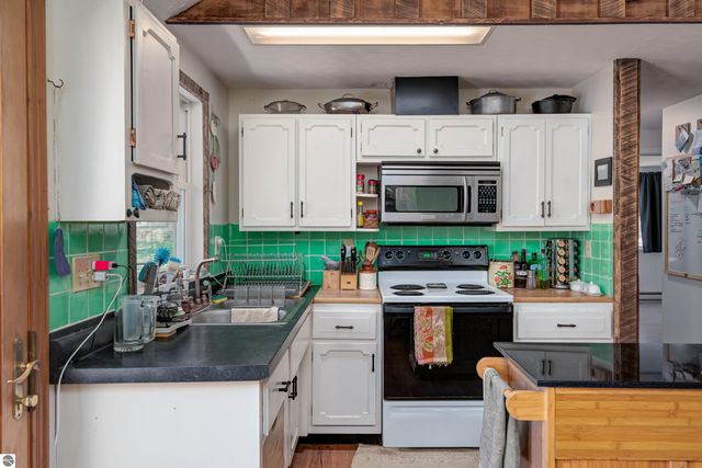 5365 Riverdale Lane, Lake Ann, MI 49650