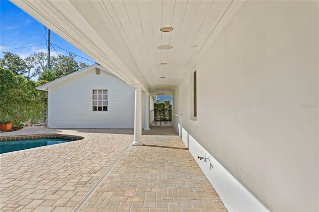 4704 W BROOKWOOD DRIVE, Tampa, FL 33629