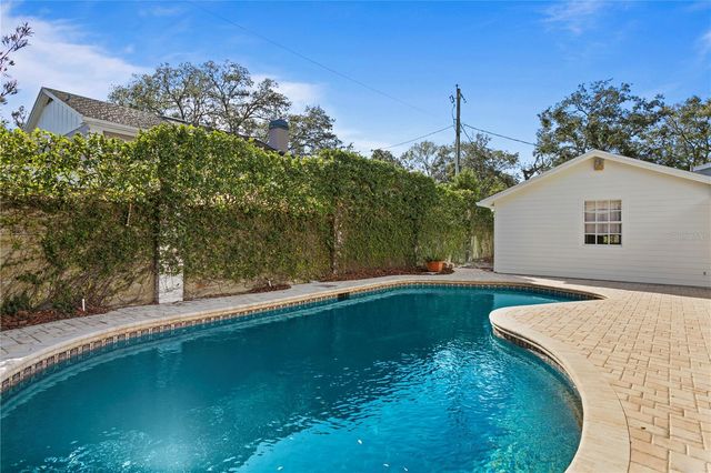 4704 W BROOKWOOD DRIVE, Tampa, FL 33629