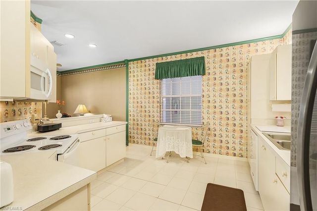 5693 Heron LN 503, Naples, FL 34110