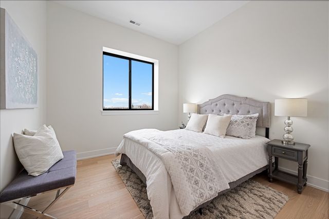 5340 N Lincoln Avenue 203, Chicago, IL 60625