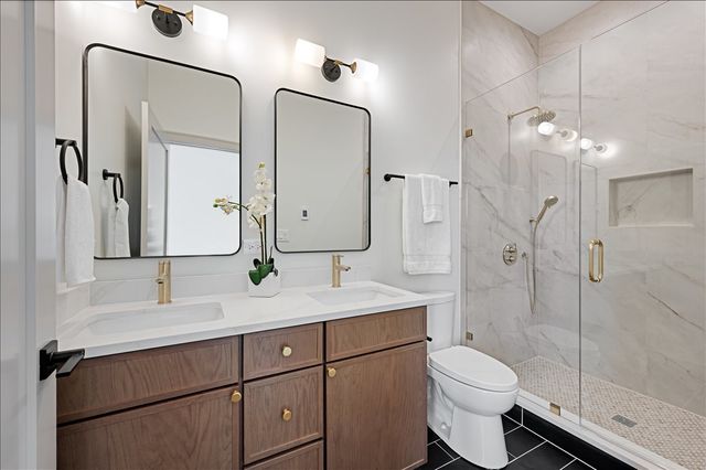 5340 N Lincoln Avenue 203, Chicago, IL 60625