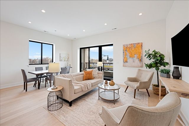 5340 N Lincoln Avenue 203, Chicago, IL 60625