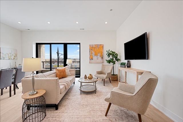 5340 N Lincoln Avenue 203, Chicago, IL 60625