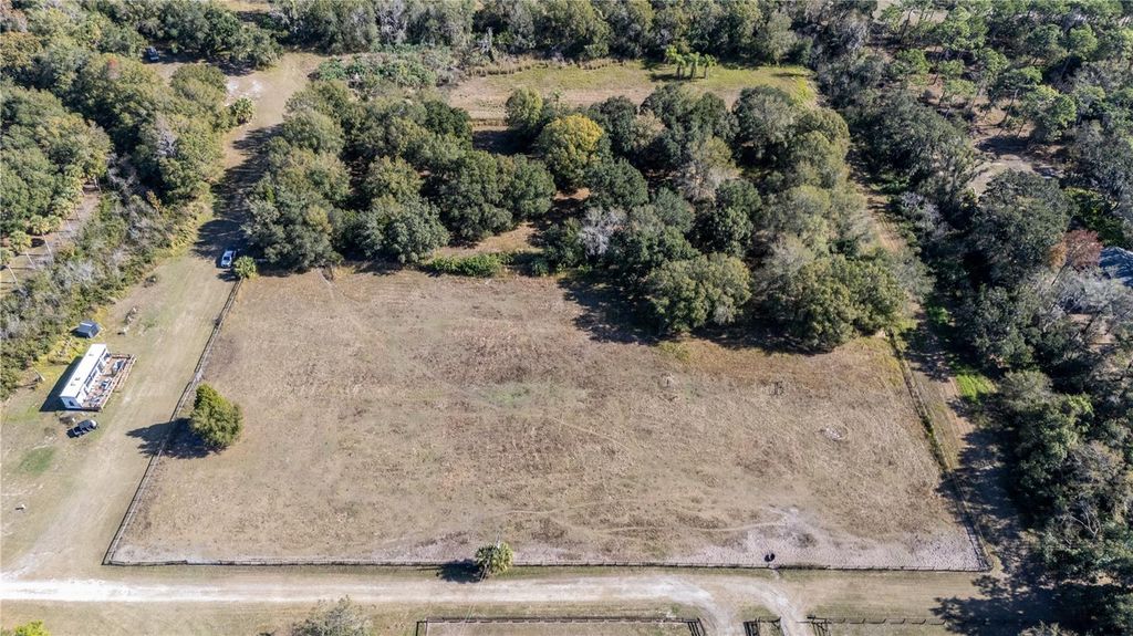 Image 5 of property listing at 11560 TARPON SPRINGS, Odessa, FL 33556