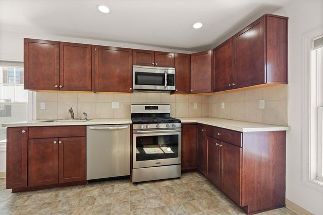 22 Scott St, Woburn, MA 01801