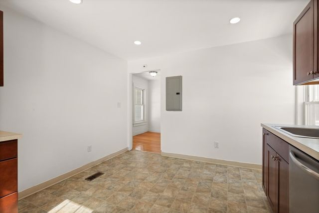 22 Scott St, Woburn, MA 01801