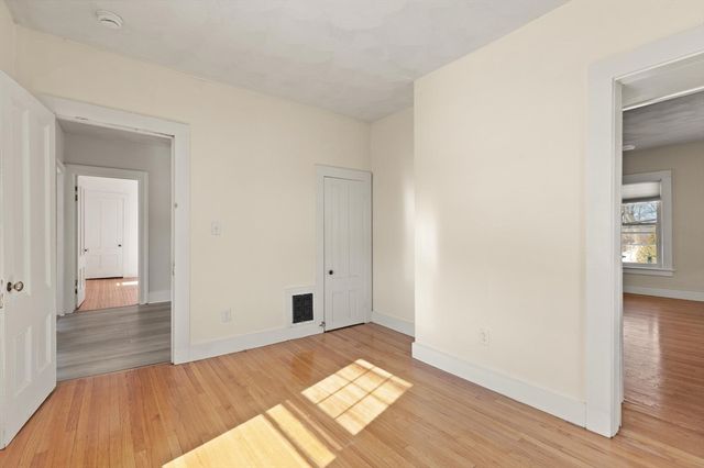 22 Scott St, Woburn, MA 01801