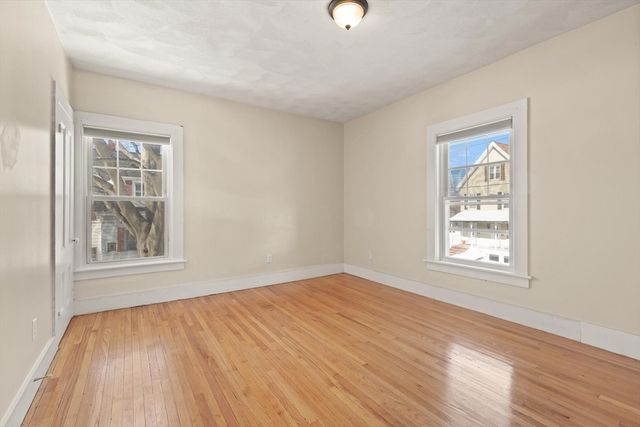 22 Scott St, Woburn, MA 01801