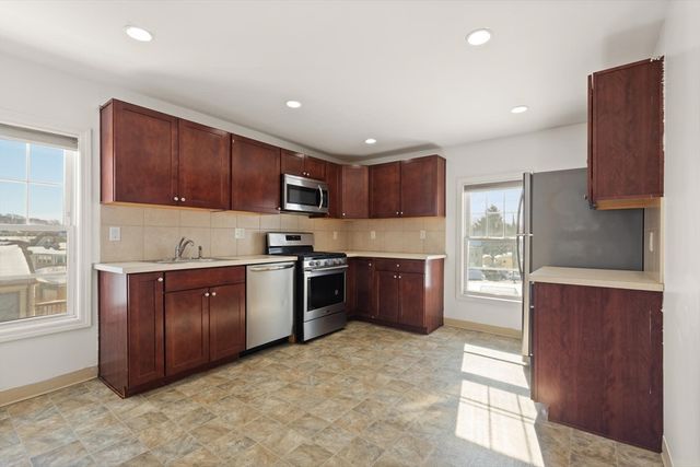 22 Scott St, Woburn, MA 01801