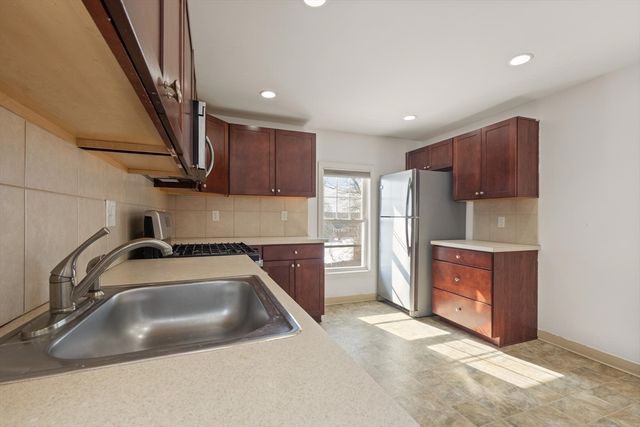 22 Scott St, Woburn, MA 01801
