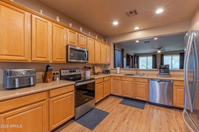 41019 N IRON HORSE Way, Anthem, AZ 85086