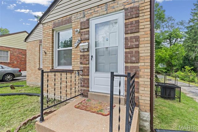 305 Newell Drive, Ferguson, MO 63135