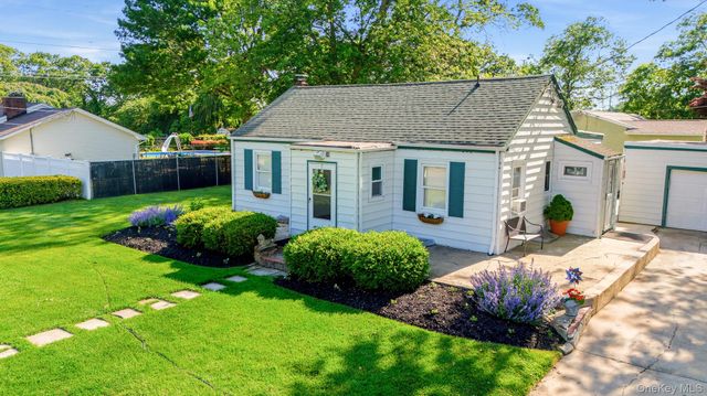 76 Hanrahan Avenue, Farmingville, NY 11738