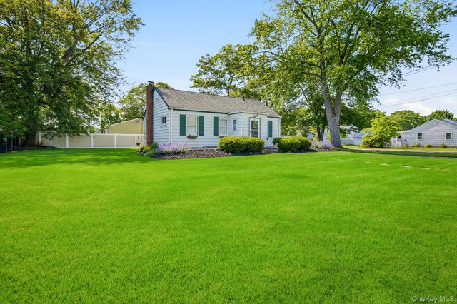 76 Hanrahan Avenue, Farmingville, NY 11738